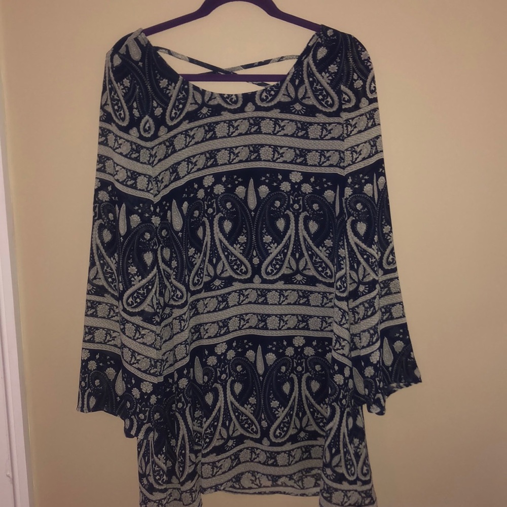 Patterned long sleeved flowy dress